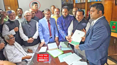 আড়াইহাজারে আ’লীগ প্রার্থীর মনোনয়ন পত্র জমা, সাথে উপজেলা প্রকৌশলী