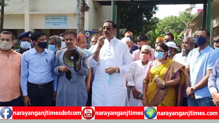 পরিবহন শ্রমিকদের ত্রাণ দিতে এসে যা বললেন শামীম ওসমান পরিবহন শ্রমিকদের ত্রাণ দিতে এসে যা বললেন শামীম ওসমান