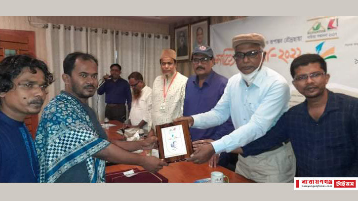 রুপান্তর রৌদ্রছায়া সাহিত্য সম্মাননা প্রদান অনুষ্ঠিত রুপান্তর রৌদ্রছায়া সাহিত্য সম্মাননা প্রদান অনুষ্ঠিত