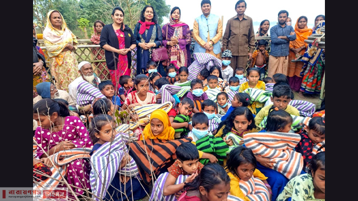 সোনারগাঁয়ে সুবিধা বঞ্চিত শিক্ষার্থীদের মাঝে শীতবস্ত্র বিতরণ