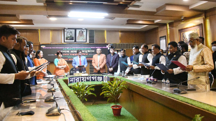 শপথ নিলেন নারায়ণগঞ্জের ১১ ইউনিয়নের চেয়ারম্যান শপথ নিলেন নারায়ণগঞ্জের ১১ ইউনিয়নের চেয়ারম্যান