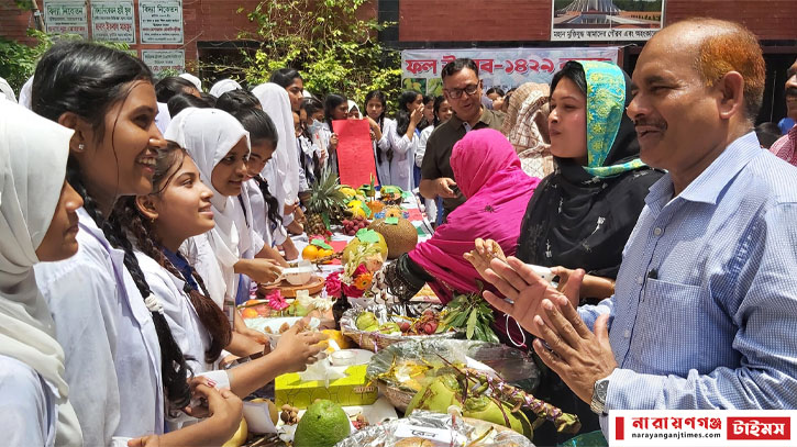 বিদ্যানিকেতনে দেশীয় ফলের উৎসব বিদ্যানিকেতনে দেশীয় ফলের উৎসব