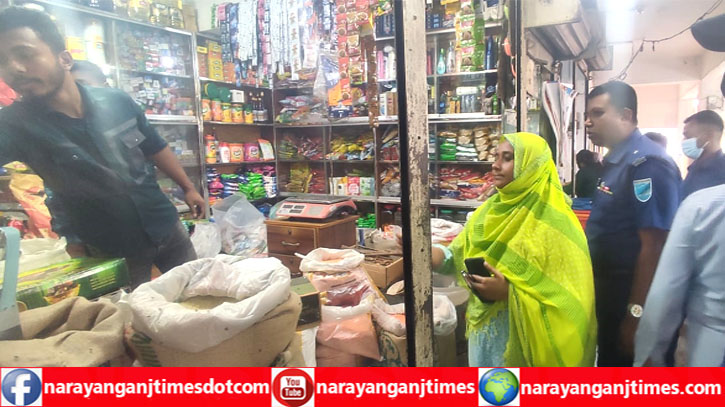 ফতুল্লায় তিন দোকানিকে জরিমানা ফতুল্লায় তিন দোকানিকে জরিমানা