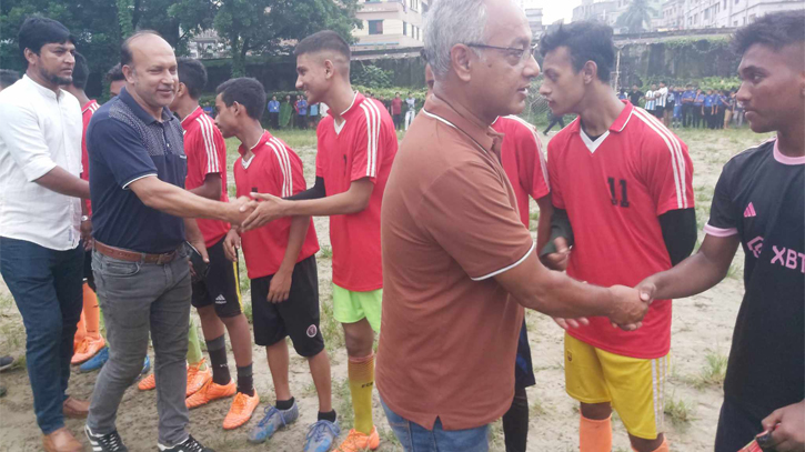 বিদ্যানিকেতনে আন্তঃশ্রেণী ফুটবল খেলার উদ্বোধন বিদ্যানিকেতনে আন্তঃশ্রেণী ফুটবল খেলার উদ্বোধন