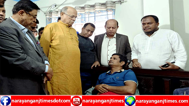 রূপগঞ্জে আহত সাংবাদিককে দেখতে গেলেন কাজী মনির রূপগঞ্জে আহত সাংবাদিককে দেখতে গেলেন কাজী মনির