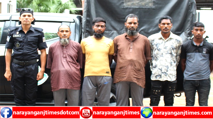 আড়াইহাজারে চালককে খুন করে অটোরিক্সা ছিনতাই মামলায় গ্রেপ্তার ৫ আড়াইহাজারে চালককে খুন করে অটোরিক্সা ছিনতাই মামলায় গ্রেপ্তার ৫