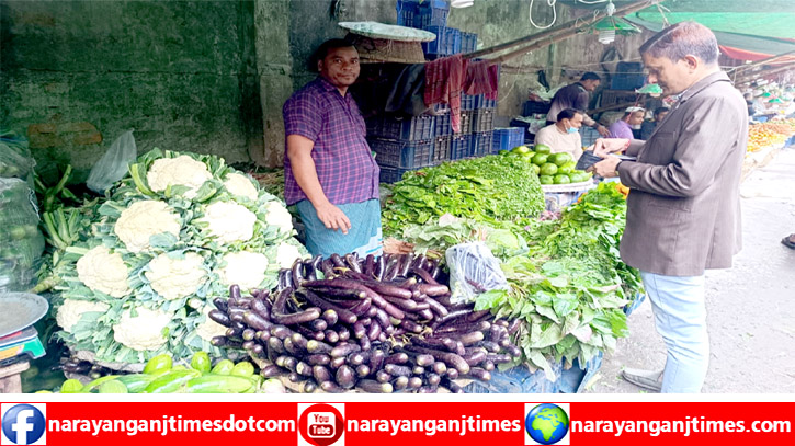 কমেছে সবজির দাম, নিত্যপ্রয়োজনীয় পণ্য চড়া দামেই বিক্রি কমেছে সবজির দাম, নিত্যপ্রয়োজনীয় পণ্য চড়া দামেই বিক্রি