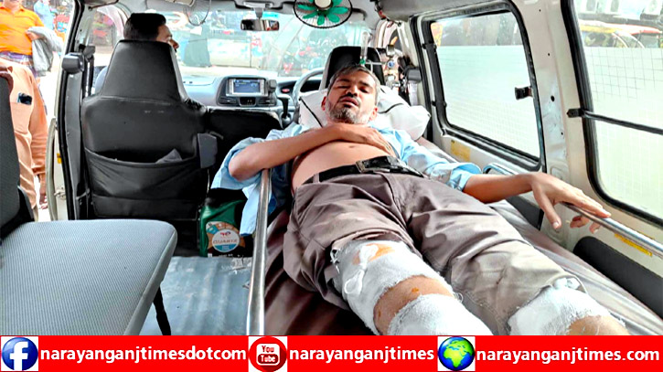 সোনারগাঁয়ে সন্ত্রাসী হামলায় সাংবাদিক রাসেল আহত সোনারগাঁয়ে সন্ত্রাসী হামলায় সাংবাদিক রাসেল আহত