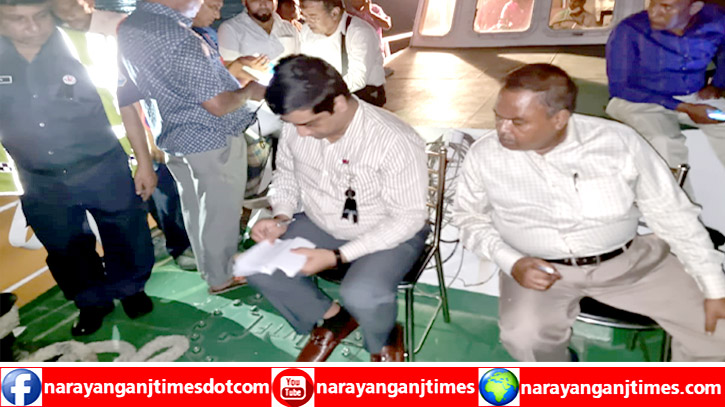 শীতলক্ষ্যায় ৪ নৌযানকে ৩০ হাজার টাকা জরিমানা শীতলক্ষ্যায় ৪ নৌযানকে ৩০ হাজার টাকা জরিমানা