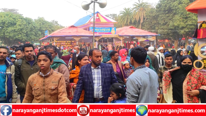 সোনারগাঁয়ে কারুশিল্প মেলায় দর্শনার্থীদের উপচে পড়া ভীড় সোনারগাঁয়ে কারুশিল্প মেলায় দর্শনার্থীদের উপচে পড়া ভীড়
