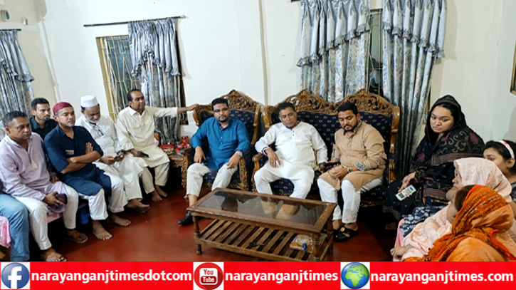 বীর মুক্তিযোদ্ধা কামালের শোকাহত পরিবারের পাশে আজাদ বীর মুক্তিযোদ্ধা কামালের শোকাহত পরিবারের পাশে আজাদ