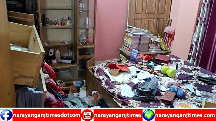 রূপগঞ্জে পূর্ব শত্রুতার জের বসতঘরে হামলা লুটপাট রূপগঞ্জে পূর্ব শত্রুতার জের বসতঘরে হামলা লুটপাট