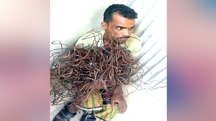সোনারগাঁয়ে চোর আটক করে গণধোলাই দিয়ে পুলিশে সোপর্দ সোনারগাঁয়ে চোর আটক করে গণধোলাই দিয়ে পুলিশে সোপর্দ