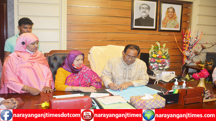দায়িত্ব নিলেন নারায়ণগঞ্জ জেলা পরিষদের প্রশাসক আনোয়ার হোসেন দায়িত্ব নিলেন নারায়ণগঞ্জ জেলা পরিষদের প্রশাসক আনোয়ার হোসেন