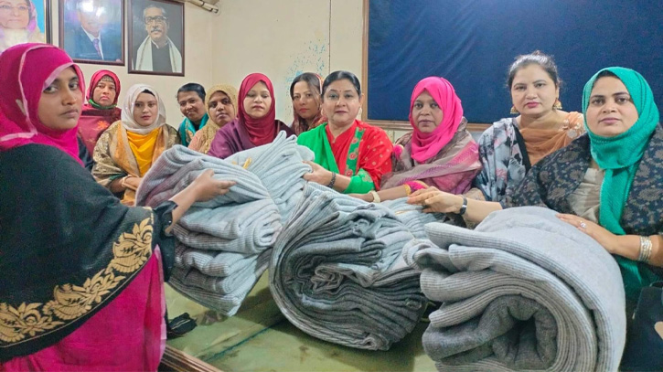সোনারগাঁয়ে জাতীয় মহিলা সংস্থার উদ্যোগে কম্বল বিতরণ সোনারগাঁয়ে জাতীয় মহিলা সংস্থার উদ্যোগে কম্বল বিতরণ