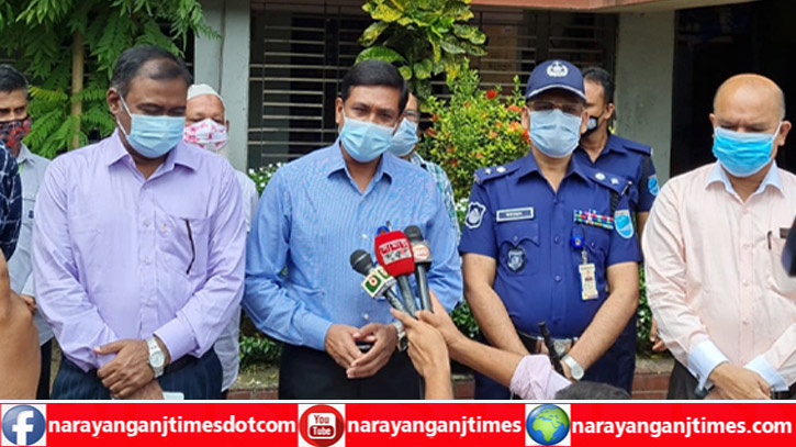 নারায়ণগঞ্জে গণটিকা পরিদর্শনে ডিসি-এসপি নারায়ণগঞ্জে গণটিকা পরিদর্শনে ডিসি-এসপি