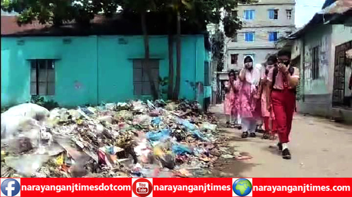 ১নং ওয়ার্ডে স্কুলের পাশে ময়লার ভাগাড়, দুর্ভোগে শিক্ষার্থীরা