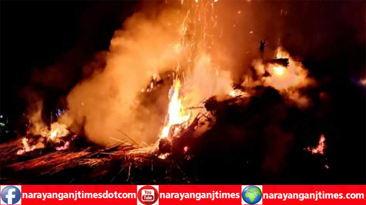 সোনারগাঁয়ে আনন্দবাজার হাটে অগ্নিকান্ড, ৪ দোকান পুড়ে ছাই সোনারগাঁয়ে আনন্দবাজার হাটে অগ্নিকান্ড, ৪ দোকান পুড়ে ছাই