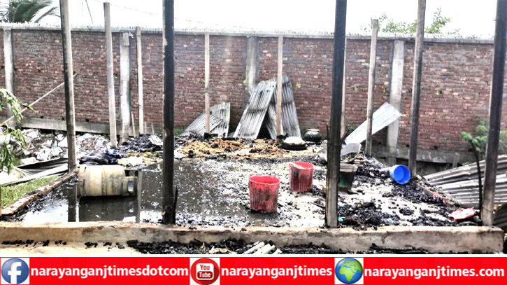 রূপগঞ্জে সাংবাদিকের ব্যবসা প্রতিষ্ঠানে আগুন রূপগঞ্জে সাংবাদিকের ব্যবসা প্রতিষ্ঠানে আগুন