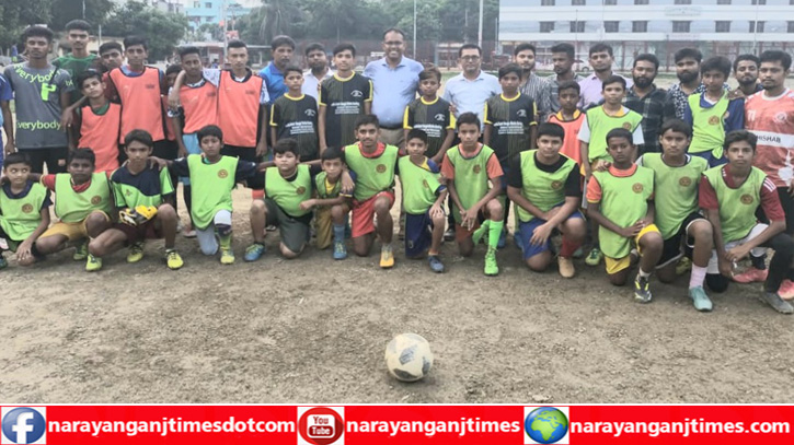 ব্রাদার্স ইউনিয়ন ও সিরাজুদ্দৌলা ক্লাবের মধ্যে প্রীতি ফুটবল ম্যাচ