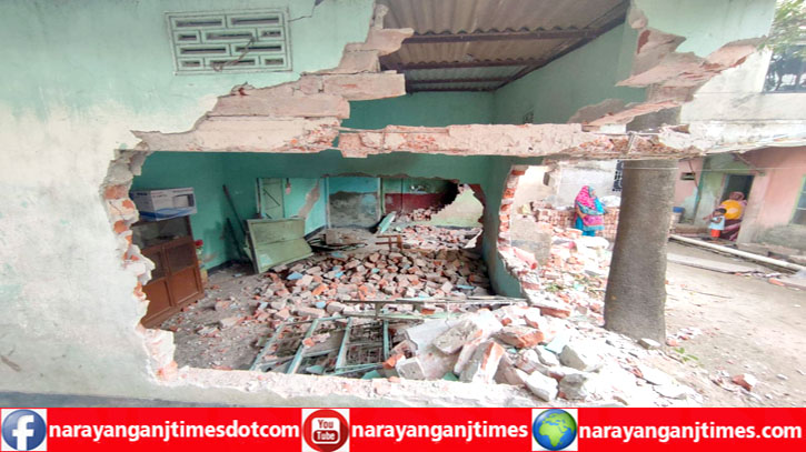 বাবুরাইলে বসত বাড়ি ভাংচুর, বাড়িওয়ালাসহ আহত ৩ : ৯৯৯ কল দিয়ে রক্ষা বাবুরাইলে বসত বাড়ি ভাংচুর, বাড়িওয়ালাসহ আহত ৩ : ৯৯৯ কল দিয়ে রক্ষা