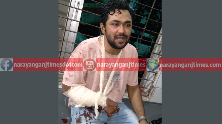 আমলাপাড়ায় মাদক ব্যবসায়ীরা কুপিয়েছে যুবককে আমলাপাড়ায় মাদক ব্যবসায়ীরা কুপিয়েছে যুবককে