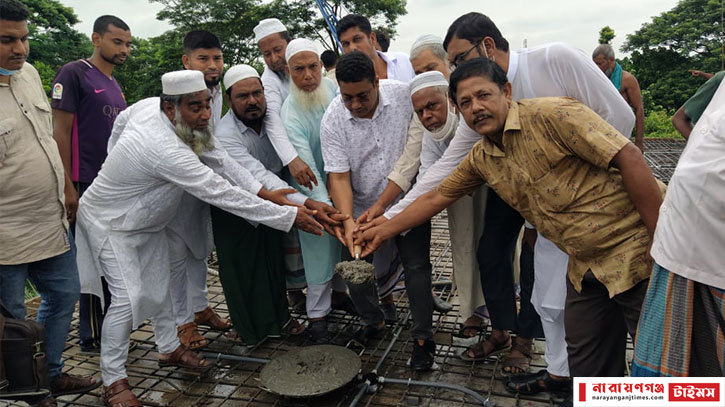 সোনারগাঁওয়ে মসজিদের ছাদ ঢালাই কাজের উদ্বোধন করলেন জিন্নাহ