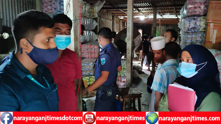আড়াইহাজারে জুস কারখানায় অভিযান, জরিমানা ৩০ হাজার টাকা আড়াইহাজারে জুস কারখানায় অভিযান, জরিমানা ৩০ হাজার টাকা