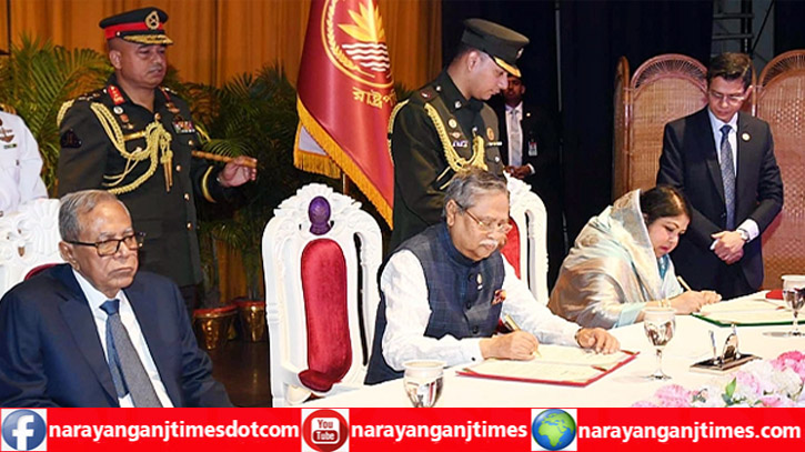 নতুন রাষ্ট্রপতি হিসেবে দায়িত্ব নিলেন সাহাবুদ্দিন নতুন রাষ্ট্রপতি হিসেবে দায়িত্ব নিলেন সাহাবুদ্দিন