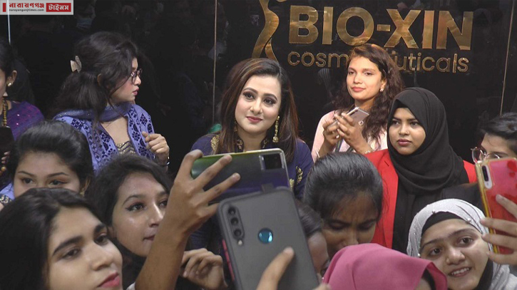 নারায়ণগঞ্জে ভক্তদের ভালোবাসায় সিক্ত অভিনেত্রী পূর্ণিমা নারায়ণগঞ্জে ভক্তদের ভালোবাসায় সিক্ত অভিনেত্রী পূর্ণিমা