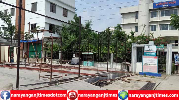 নারায়ণগঞ্জ রেজিষ্ট্রেশন কমপ্লেক্সে দলিল লেখকদের বসার স্থান নেই নারায়ণগঞ্জ রেজিষ্ট্রেশন কমপ্লেক্সে দলিল লেখকদের বসার স্থান নেই
