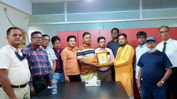 নারায়ণগঞ্জ প্রেসক্লাবের ম্যানেজার শাহ আলমের বিদায় অনুষ্ঠান নারায়ণগঞ্জ প্রেসক্লাবের ম্যানেজার শাহ আলমের বিদায় অনুষ্ঠান