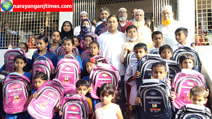 সোনারগাঁয়ে শিক্ষার্থীদের মধ্যে স্কুল ব্যাগ বিতরণ সোনারগাঁয়ে শিক্ষার্থীদের মধ্যে স্কুল ব্যাগ বিতরণ
