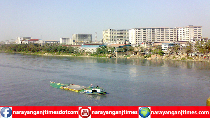 শীতলক্ষ্যায় ব্লাকহেডের ধাক্কা  ট্রলার যাত্রী সুমন নিখোঁজ