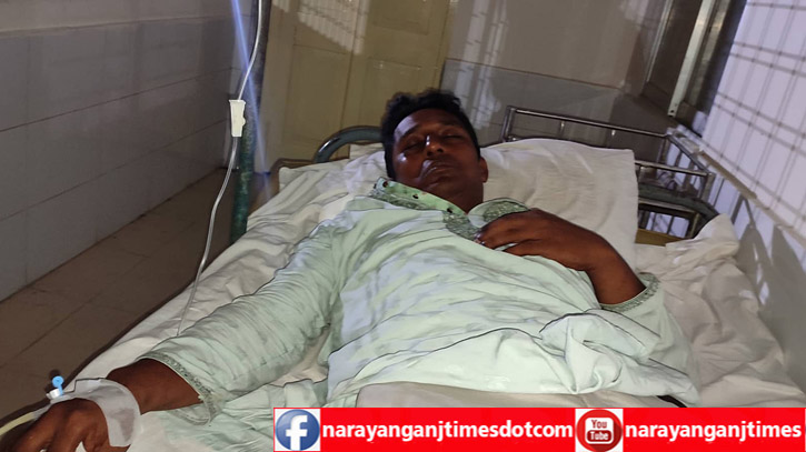 সোনারগাঁয়ে সাংবাদিক মশিউরের ওপর সন্ত্রাসী হামলা সোনারগাঁয়ে সাংবাদিক মশিউরের ওপর সন্ত্রাসী হামলা