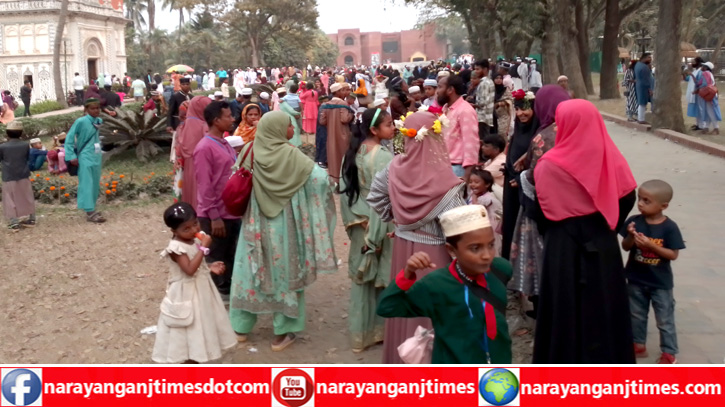 সাপ্তাহিক ছুটির দিনে সোনারগাঁও লোকশিল্প যাদুঘরে দর্শনার্থীদের ভিড় সাপ্তাহিক ছুটির দিনে সোনারগাঁও লোকশিল্প যাদুঘরে দর্শনার্থীদের ভিড়