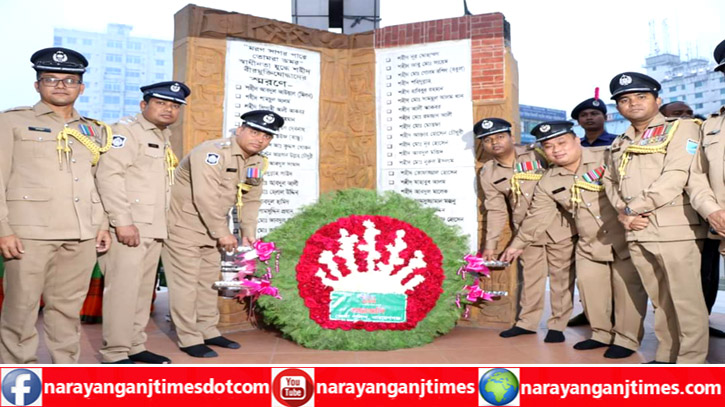 স্বাধীনতা ও জাতীয় দিবসে চাষাড়া বিজয়স্তম্ভে সর্বস্তরের মানুষের শ্রদ্ধা নিবেদন