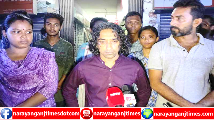 কলেজ রোডে তরিকুল সুজনের উপর চিহ্নিত সন্ত্রাসীদের হামলা কলেজ রোডে তরিকুল সুজনের উপর চিহ্নিত সন্ত্রাসীদের হামলা