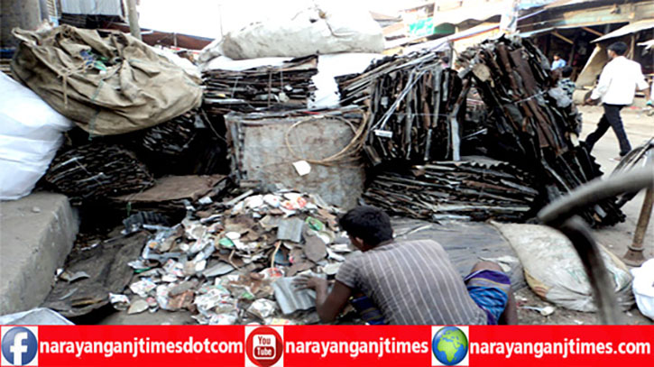 ফতুল্লায় ভাঙ্গারী ব্যবসাকে ঘিরে গড়ে উঠেছে শক্তিশালী অপরাধ চক্র ফতুল্লায় ভাঙ্গারী ব্যবসাকে ঘিরে গড়ে উঠেছে শক্তিশালী অপরাধ চক্র