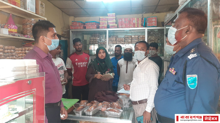 নগরীর খানপুরে দুই বেকারীকে ৪০ হাজার টাকা জরিমানা নগরীর খানপুরে দুই বেকারীকে ৪০ হাজার টাকা জরিমানা