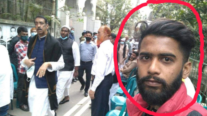 সিদ্ধিরগঞ্জে চাঁদাবাজির অভিযোগে যুবলীগ কর্মী ইফতিকে গণপিটুনি সিদ্ধিরগঞ্জে চাঁদাবাজির অভিযোগে যুবলীগ কর্মী ইফতিকে গণপিটুনি