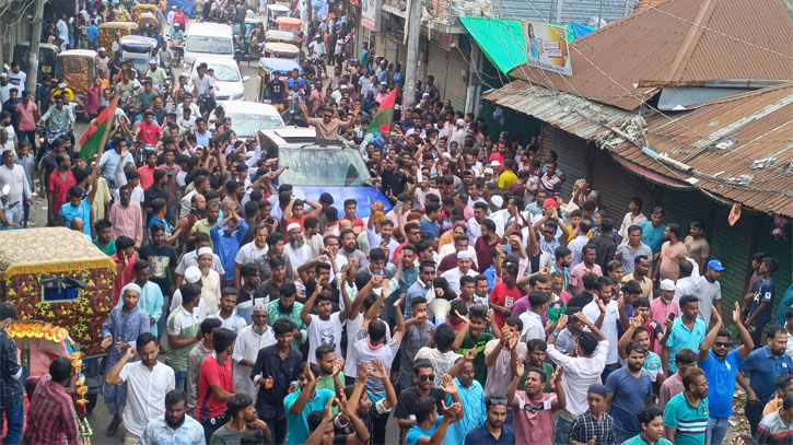আড়াইহাজারে আজাদের নেতৃত্বে বিশাল বিজয় মিছিল আড়াইহাজারে আজাদের নেতৃত্বে বিশাল বিজয় মিছিল
