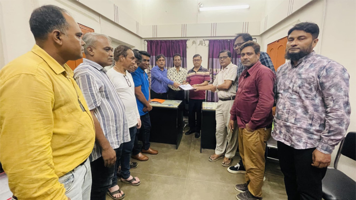 সালাম-স্বপন-শাওন প্যানেলের মনোনয়ন পত্র জমা