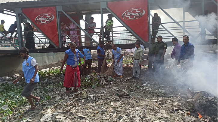 নারায়ণগঞ্জ লঞ্চ টার্মিনালে পরিস্কার পরিচ্ছন্নতা অভিযান নারায়ণগঞ্জ লঞ্চ টার্মিনালে পরিস্কার পরিচ্ছন্নতা অভিযান