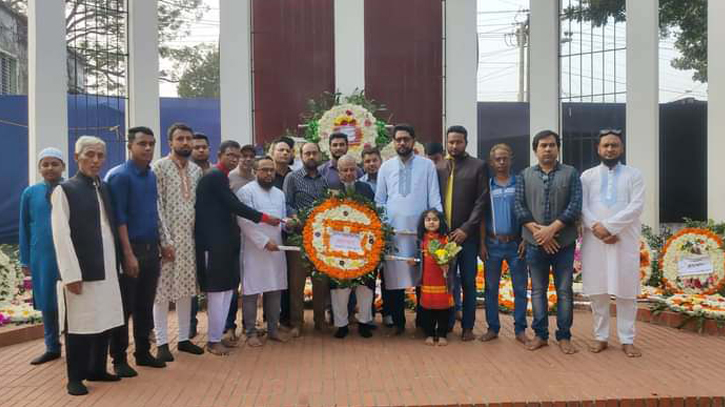 ভাষা শহীদদের প্রতি সোনারগাঁও প্রেসক্লাবের শ্রদ্ধা ভাষা শহীদদের প্রতি সোনারগাঁও প্রেসক্লাবের শ্রদ্ধা