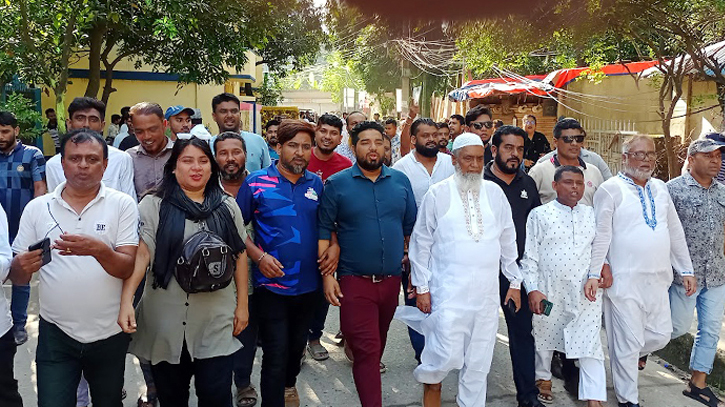 সিদ্ধিরগঞ্জে হাজী ইয়াছিন মিয়ার নেতৃত্বে  আ‘লীগের শান্তি মিছিল