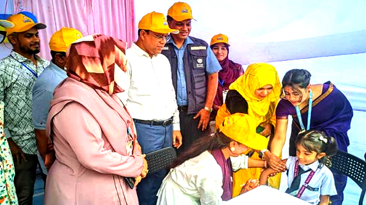 না’গঞ্জ মহানগরীতে টাইফয়েড টিকা প্রদান কার্যক্রমের উদ্বোধন
