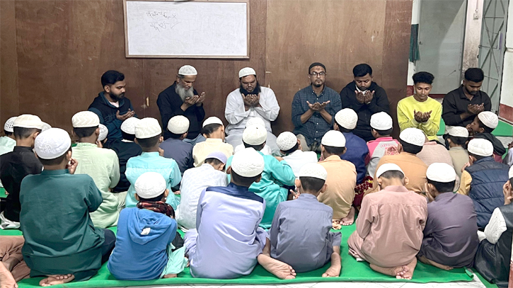 খালেদা জিয়ার আরোগ্য কামনায় মসজিদ-মাদ্রাসায় মাসুদুজ্জামানের দোয়া 