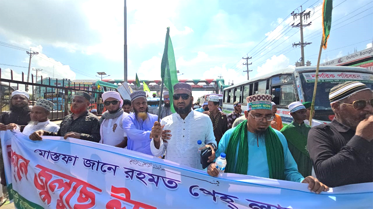 সোনারগাঁয়ে উৎসবমুখর পরিবেশে পালিত হলো জশনে জুলুস সোনারগাঁয়ে উৎসবমুখর পরিবেশে পালিত হলো জশনে জুলুস