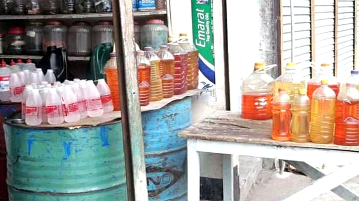 বন্দরে আতঙ্কের নাম মিনি তেলের পাম্প